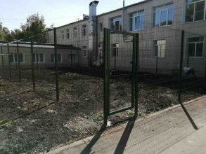 3D заборы для школы 15 метров фото в Белоомуте