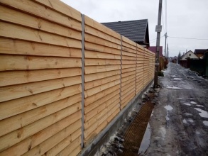 Деревянный забор елочка 150 метров фото в Белоомуте