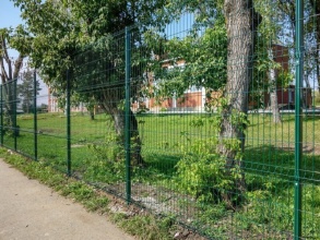 3D заборы для школы 90 метров фото в Белоомуте